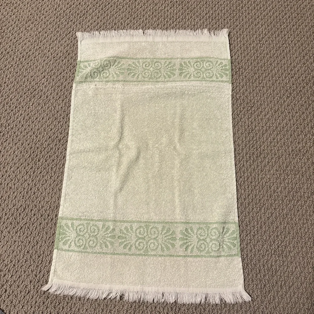 Set of Two Cannon Monticello Sculpted Fringed Light Green Hand Towels Vintage
